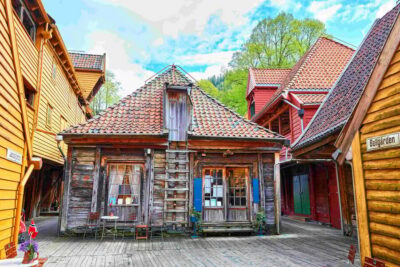 Bergen: Sightseeing Walking Tour with Ferry Ride - Fish Market: a quick photo stop that sets the maritime tone