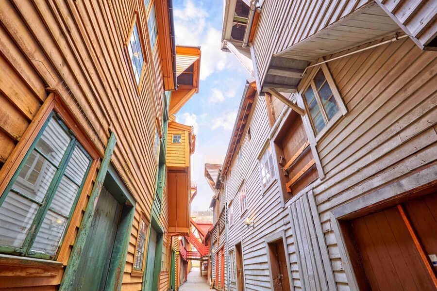 Bergen: Sightseeing Walking Tour with Ferry Ride - Bergenhus Fortress and St. Mary’s Church: power, faith, and the city’s structure