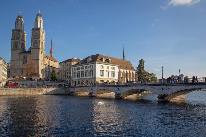 Best of Zurich Tour with Felsenegg Cable Car and Ferry Ride - A Quick Pause at Lake Zurich Before the Real Views
