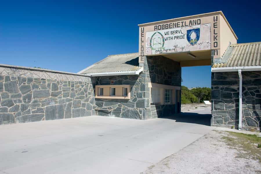 Cape Town: Robben Island Ferry Ticket and Townships Tour - Bonteheuwel and Gugulethu: memorials that explain the cost of division