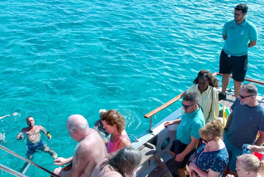 Corralejo: Snorkeling on Lobos Island & Return Ferry Ticket - Isla de Lobos time: beaches, a volcanic hike, or the lighthouse views