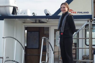 Ferry to Suomenlinna Fortress Island - Onboard ride basics: 20–25 minutes, sun deck, and food you buy onboard