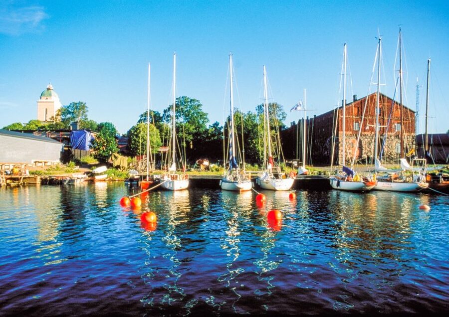 From Helsinki: Return Day Trip Ferry Ticket to Tallinn - Tallinn Old Town with your own pace: what to prioritize