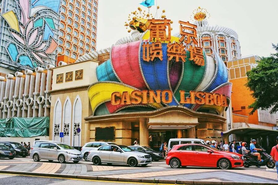 From Hong Kong: Macau Day Tour with R/T Ferry, Lunch, Pickup - Na Tcha Temple and the Old City Wall: Chinese-Western Mixing in One View