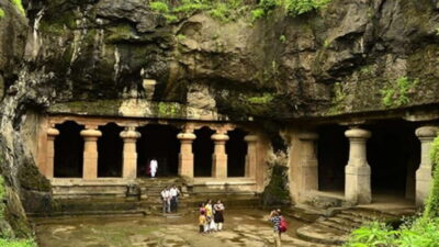 From Mumbai: Half-Day Elephanta Caves Tour with Ferry Ride - Elephanta Island arrival: jetty walk or toy train