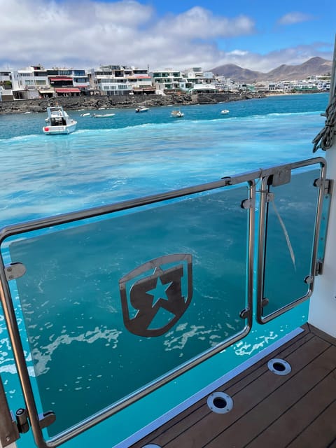 Fuerteventura: Round-Trip or 1-Way Ferry Ticket to Lanzarote - Timanfaya National Park or marina time: pick the day you actually want