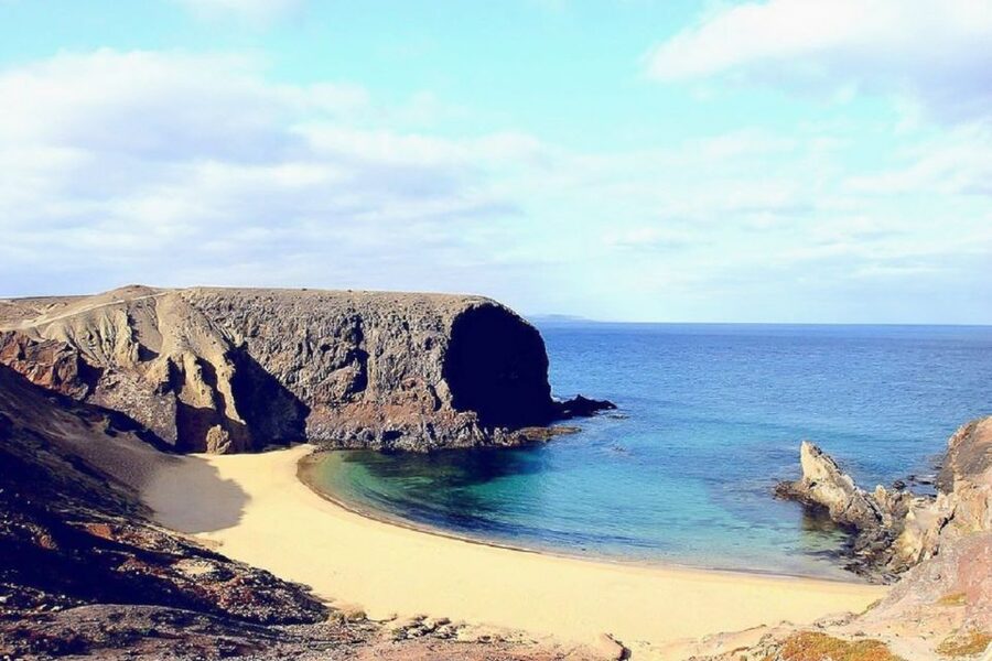 Fuerteventura: Round-Trip or 1-Way Ferry Ticket to Lanzarote - Ferry departure times: choose a sailing that protects your return