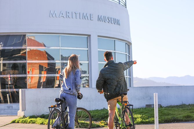 Golden Gate Bridge Bike Rentals with Optional Ferry Return - The Golden Gate Bridge ride: best way to avoid getting blown over