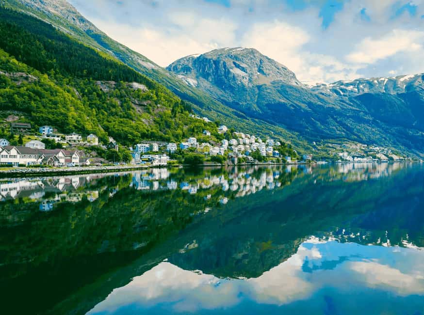 Guided tour: Hardangerfjord, Waterfalls and Ferry crossing - Mørkhølsfossen in Tysse: small waterfall, easy pause