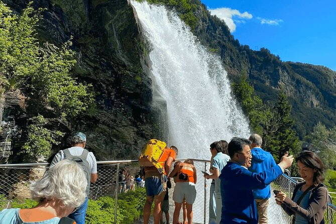 Guided tour to Hardangerfjord with Waterfalls and Ferry Crossing - Stops 2 and 3: Mørkhølsfossen and Fossen Bratte for quick waterfall hits