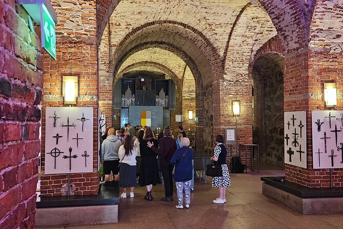 Helsinki & Suomenlinna: City Highlights Tour with Ferry Ride - Market Square: the best kind of pause before the island day