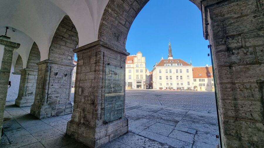 Helsinki: Tallinn Guided Day Tour with Ferry Crossing - Crossing The Gulf of Finland From Helsinki: More Than Just Getting There