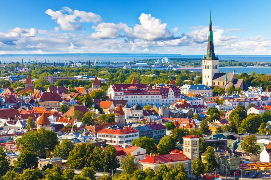 Helsinki: Tallinn Guided Day Tour with Ferry Crossing - Toompea Hill and Toompea Castle: The Pink Fortress Feeling