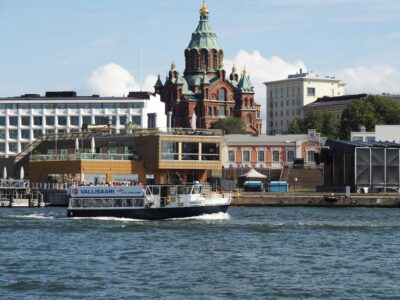 Helsinki: Vallisaari Fortress Island Ferry Ticket - Finding Keisariluodonlaituri Pier and boarding smoothly