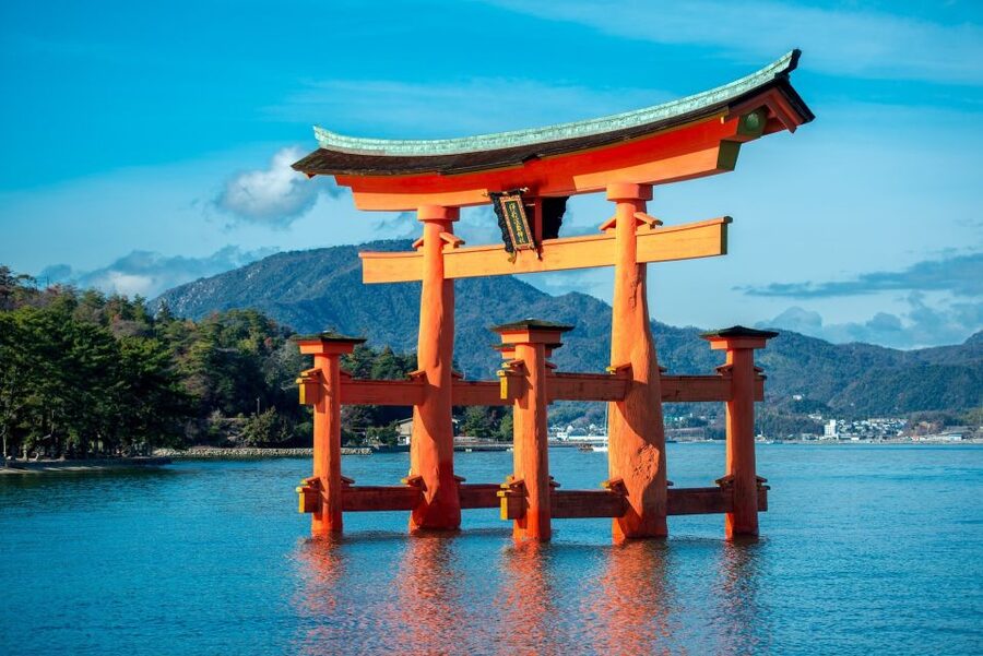 Hiroshima to Miyajima: Private Custom Tour with Ferry Ride - Itsukushima Shrine and the floating torii: your host helps you catch the moment