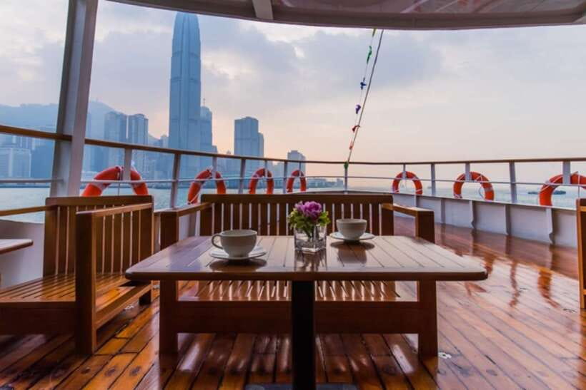 Hong Kong: Star Ferry Victoria Harbour Cruise & Light Show - Onboard experience: the modern 1920s-style ferry and your best photo angles