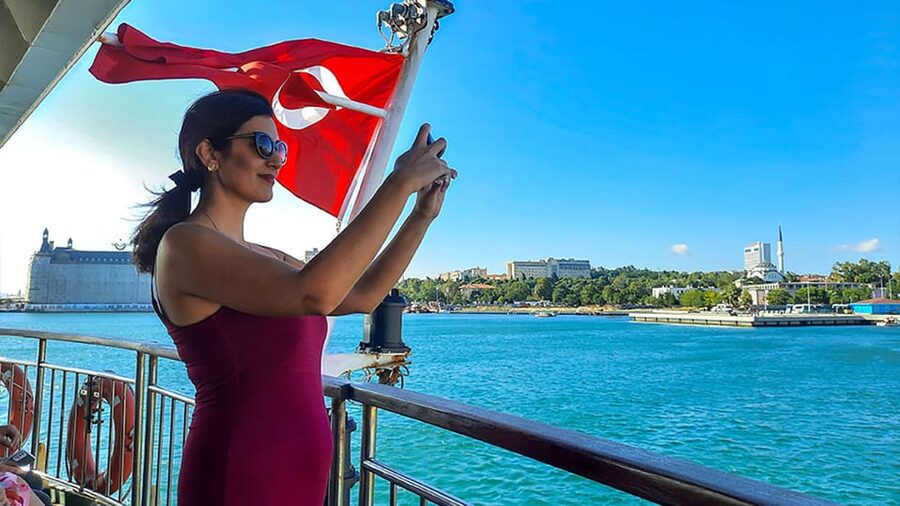 Istanbul: Asian Side Walking Tour with Ferry Ride - Spice Bazaar meetup in Eminönü: how to start right