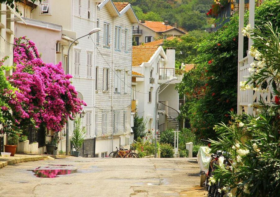 Istanbul: Round-Trip Ferry Tickets to the Princes' Islands - St George Church on the tallest hill: views you can plan around