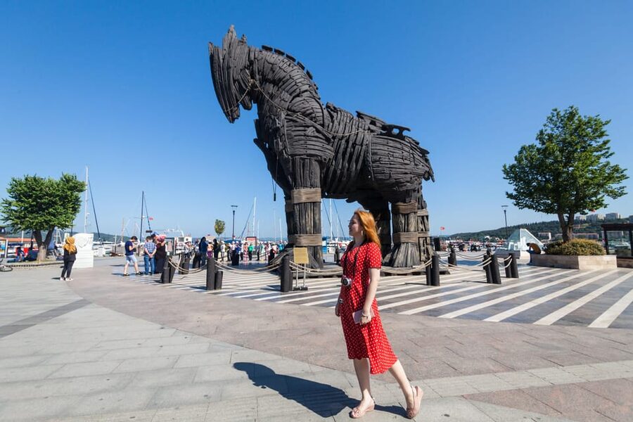 Istanbul: Troy Guided Bus Tour with Ferry Tickets & Lunch - Istanbul to Troy: the long-day rhythm (and why it works)
