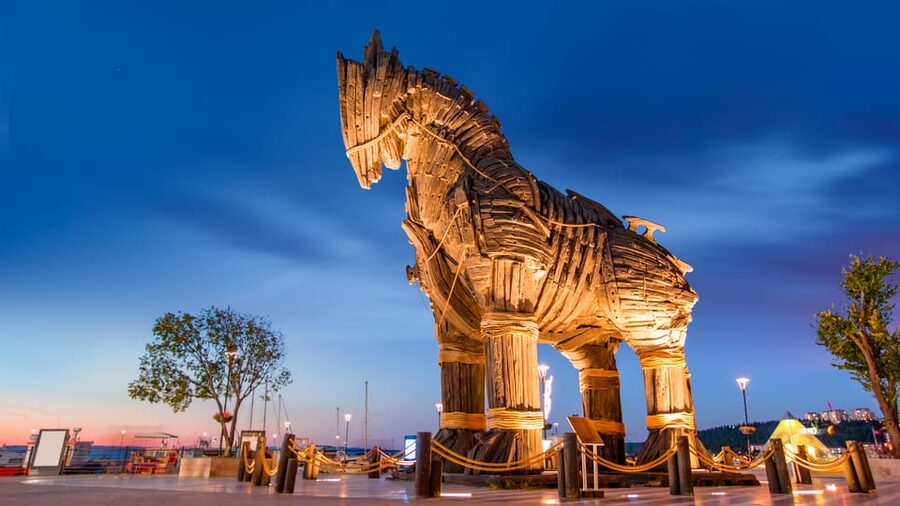 Istanbul: Troy Guided Bus Tour with Ferry Tickets & Lunch - Eceabat lunch stop: where your day becomes human-sized