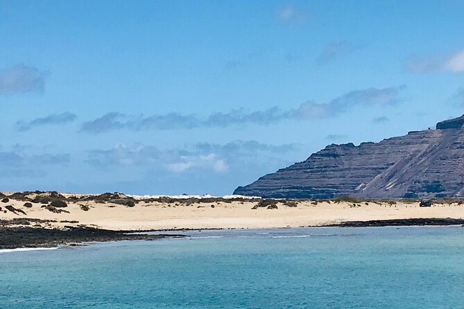 La Graciosa at your leisure (bus transfer and return ferry ticket) - Orzola to La Graciosa: a short 25-minute crossing