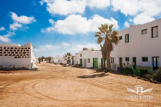La Graciosa at your leisure (bus transfer and return ferry ticket) - Who this bus-and-ferry day trip suits best