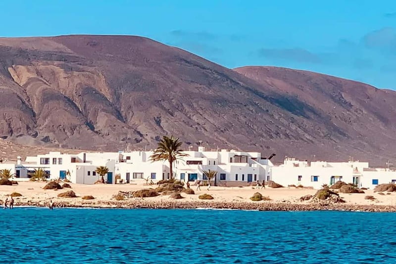 Lanzarote: Ferry to La Graciosa with Wi-Fi (free parking) - Key Things I’d Prioritize