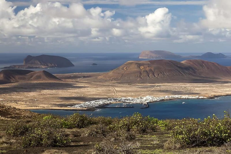 Lanzarote: Ferry to La Graciosa with Wi-Fi (free parking) - Orzola to La Graciosa: A Perfect Day Trip Shape