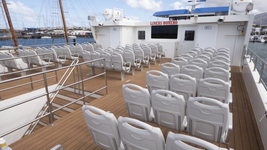 Lanzarote: Fuerteventura Return Ferry Ticket with Bus - The Ferry Ride That Gets You to Fuerteventura Fast (30 Minutes)