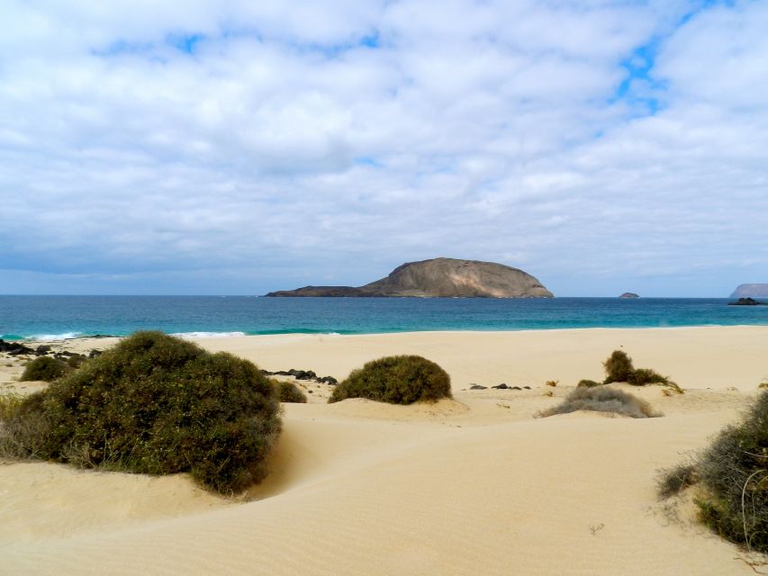 Lanzarote: Return Ferry to La Graciosa with Bus Pickup - Smooth Day or Minor Confusion: How to Protect Your Schedule