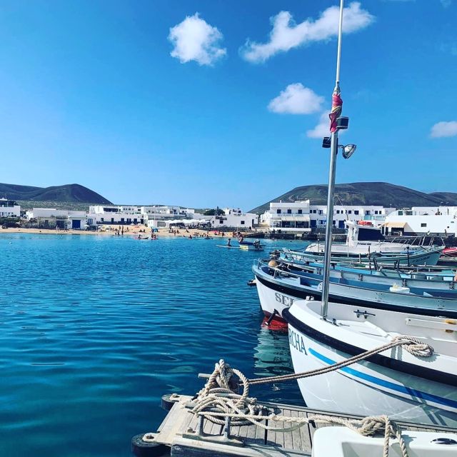 Lanzarote: Return Ferry to La Graciosa with Bus Pickup - Who Should Book This Ferry + Pickup Day Trip