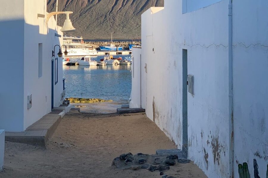 Lanzarote: Return Ferry to La Graciosa with Bus Pickup - Getting to Órzola: Pickup, Timing, and What to Watch For