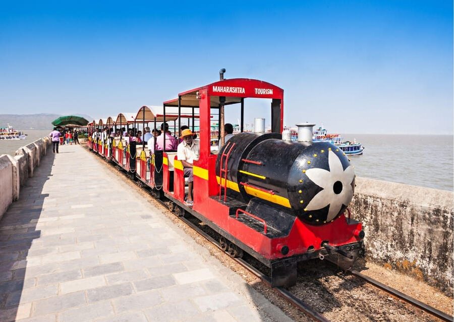 Mumbai: Elephanta Caves Private Tour with Ferry Ride - Who this tour suits best