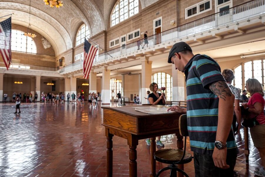 NYC: Statue of Liberty and Ellis Island Tour with Ferry - What Your Guide Actually Does (And Why It Matters)