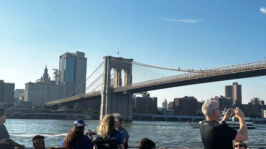 NYC Views from Brooklyn Bridge & DUMBO with Ferry Tickets - Start at the Green Elevator Kiosk near Brooklyn Bridge-City Hall