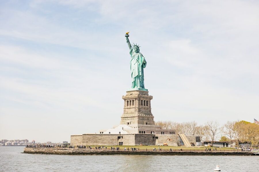 NYC: Wall Street Tour with 9/11 Memorial and Statue Ferry - Starting at 24 Broad Street: Fast Meeting Point, Real Manhattan Rhythm