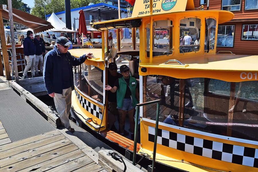 Pickle Pub Crawl: Ferry Rides and Appetizers - Fisherman’s Wharf by Water Taxi: Sips Plus a Busy Waterfront Moment