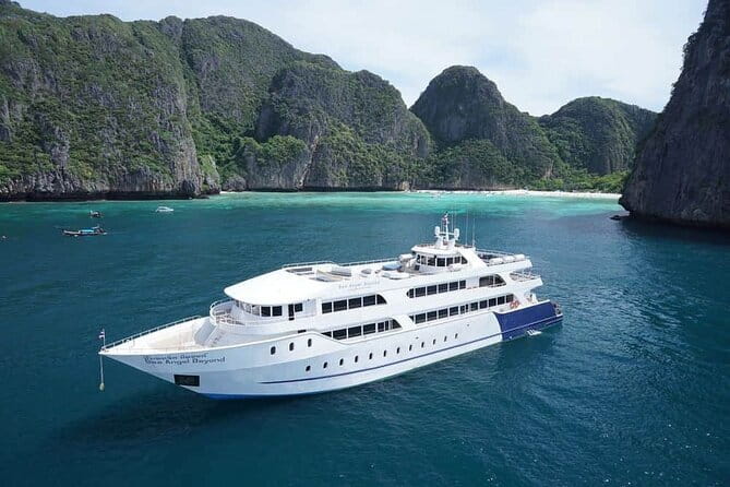 Premium Phi Phi Ferry: Island Tour & Lunch - Key things that shape this Phi Phi day