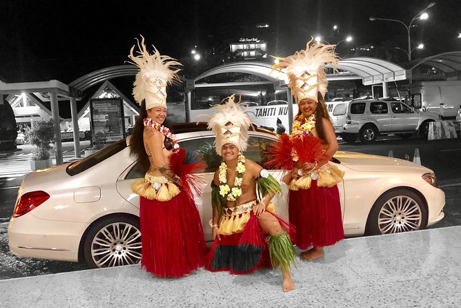Private transfer Airport, Hotels, Pensions, Ferry, Restaurants - Arrival comfort: air-conditioning, water, sweets, and a real welcome