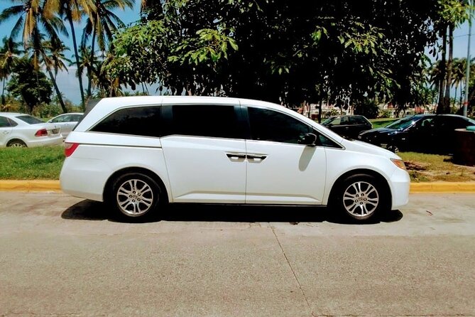 Providenciales Airport (PLS) to hotels or ferry -Arrival Transfer - Timing: flight tracking + a quick 35-minute transfer