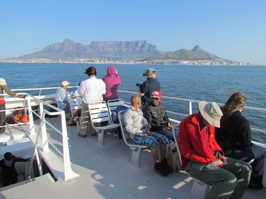 ROBBEN ISLAND MUSEUM TOUR, WITH OPTIONAL LAST MINUTE TICKETS - Where you actually start: the Mandela Gateway and the clock tower scan