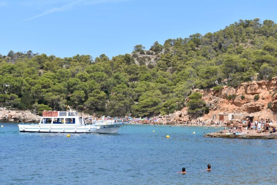 Sant Antoni: Round-Trip Ferry Transfer to Cala Salada Beach - Cala Salada: where the pine shade and the clear water do the work