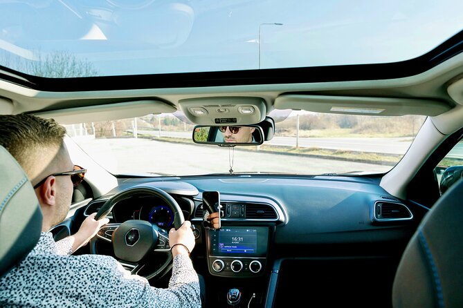 Santorini Private Transfer From or To the Ferry Port - Finding your driver at Athinios Port without stress