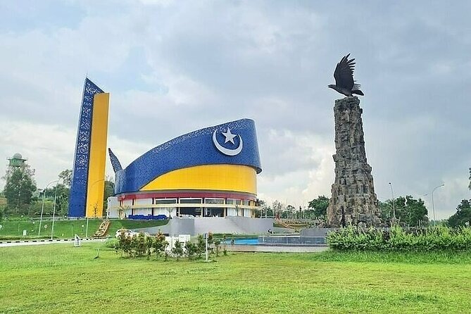SMALL GROUP: Batam day tour with Ferry, 1-hour Massage, and Lunch from Singapore - Key highlights to look for