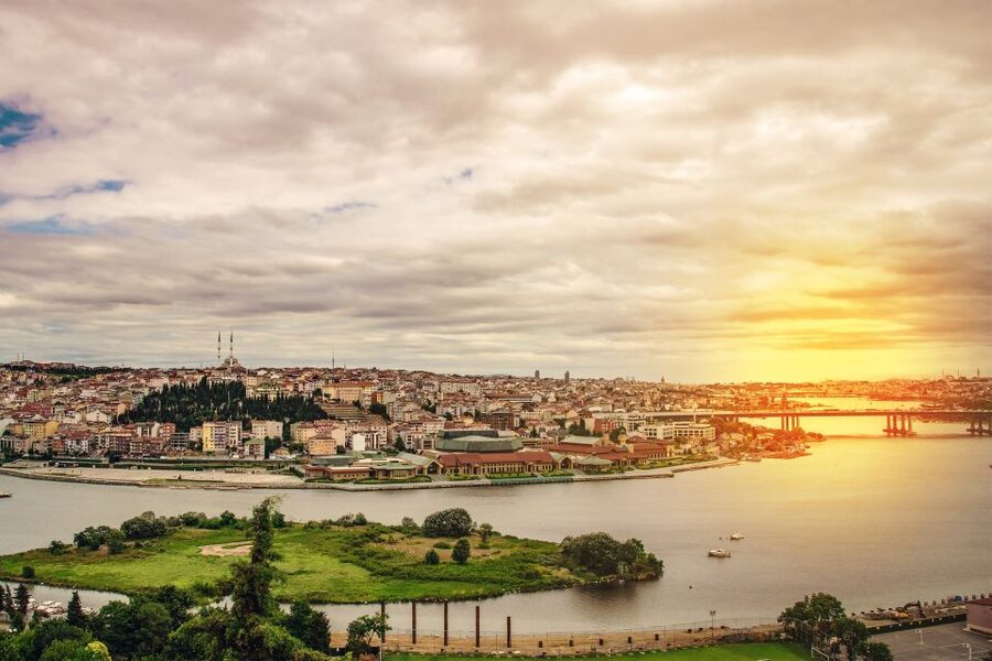Soap Opera tour: Golden Horn via Public Ferry – Half Day - How The Ferry-and-Foot Route Makes the Golden Horn Click