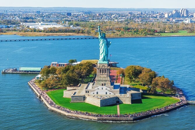 Statue of Liberty & Ellis Island Guided Tour with Ferry Transfers - Battery Park meet-up: views, landmarks, and where the day starts