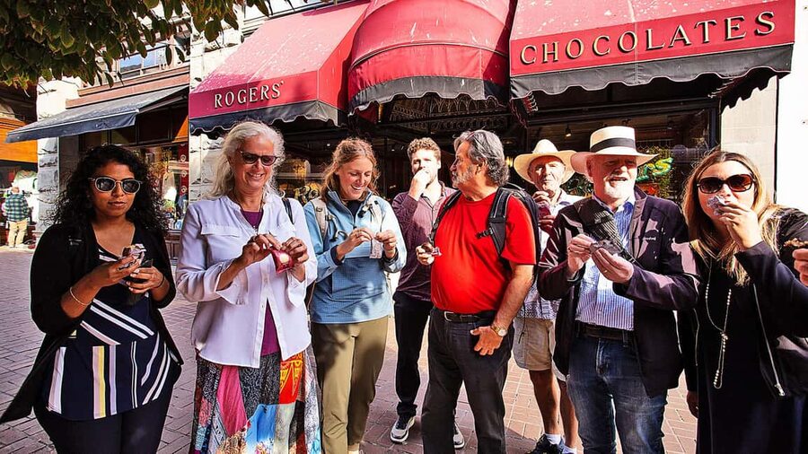 Victoria Bites and Sights Tour with Food, Drinks and Ferry - The pub break and beer stop in Bastion Square