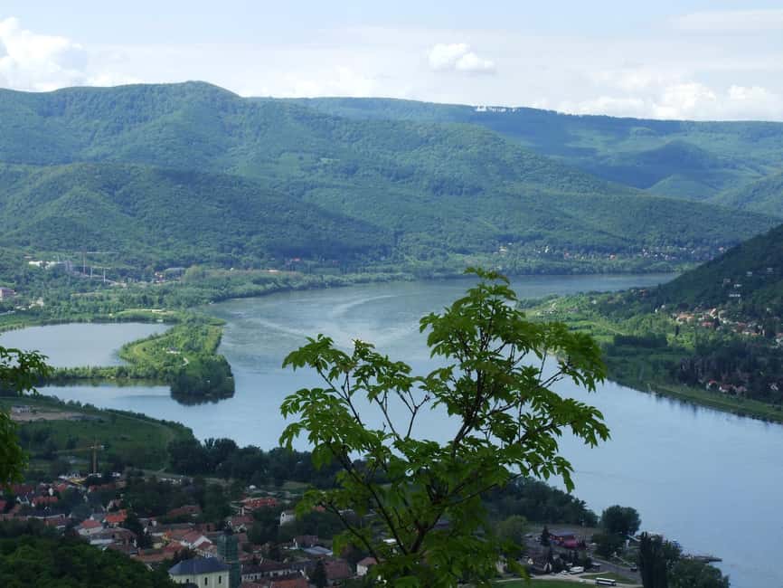 Visegrád Hike & Castle Tour with Ferry from Budapest - A Budapest-to-Danube Bend Day Starts on Nyugati’s Panoramic Train