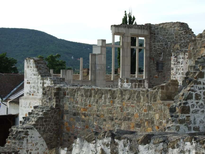 Visegrád Hike & Castle Tour with Ferry from Budapest - Walking Up the Kálvária Path: Moderate Effort, Real Rewards