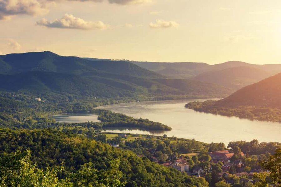 Visegrád Hike & Castle Tour with Ferry from Budapest - Photo Stops, Timing, and the Rhythm of a Full 8 Hours